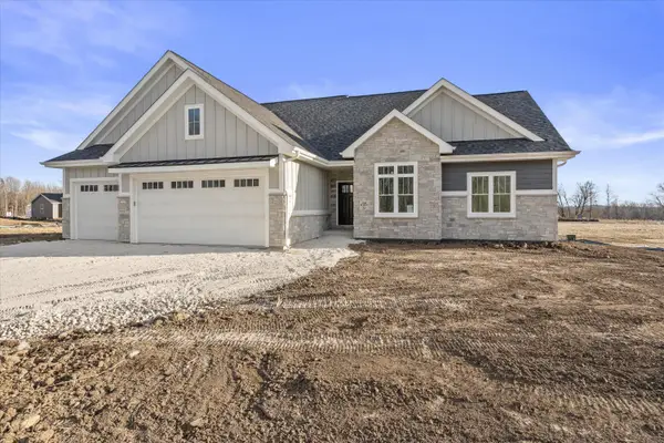 N66W20955 Sweet Clover Dr, Menomonee Falls, WI 53051
