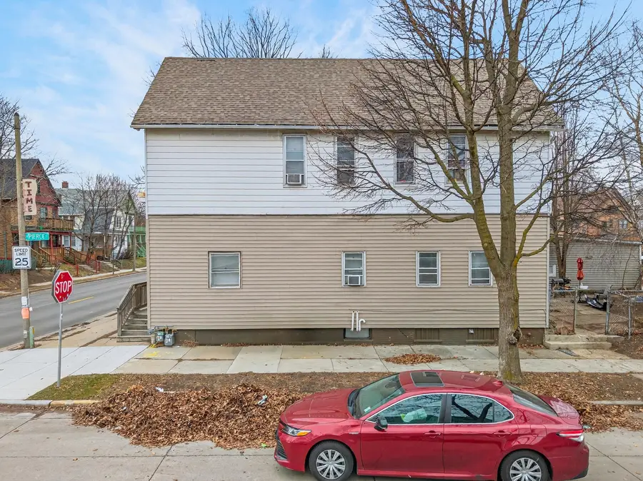 630 E Locust St, Milwaukee, WI 53212 - #3
