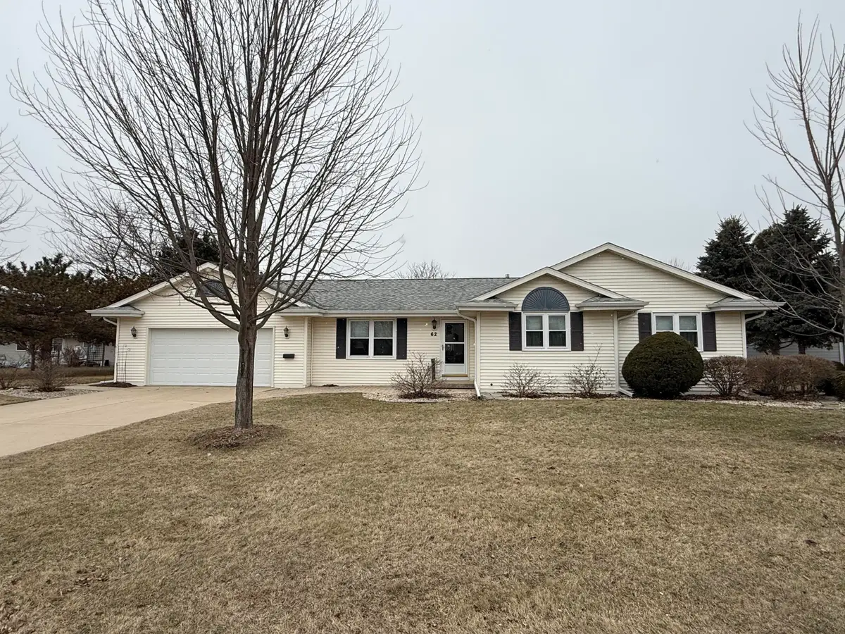 62 E Sedgemeadow St, Elkhorn, WI 53121 - #1