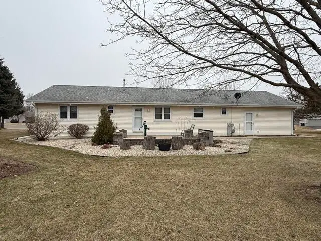62 E Sedgemeadow St, Elkhorn, WI 53121 - #2