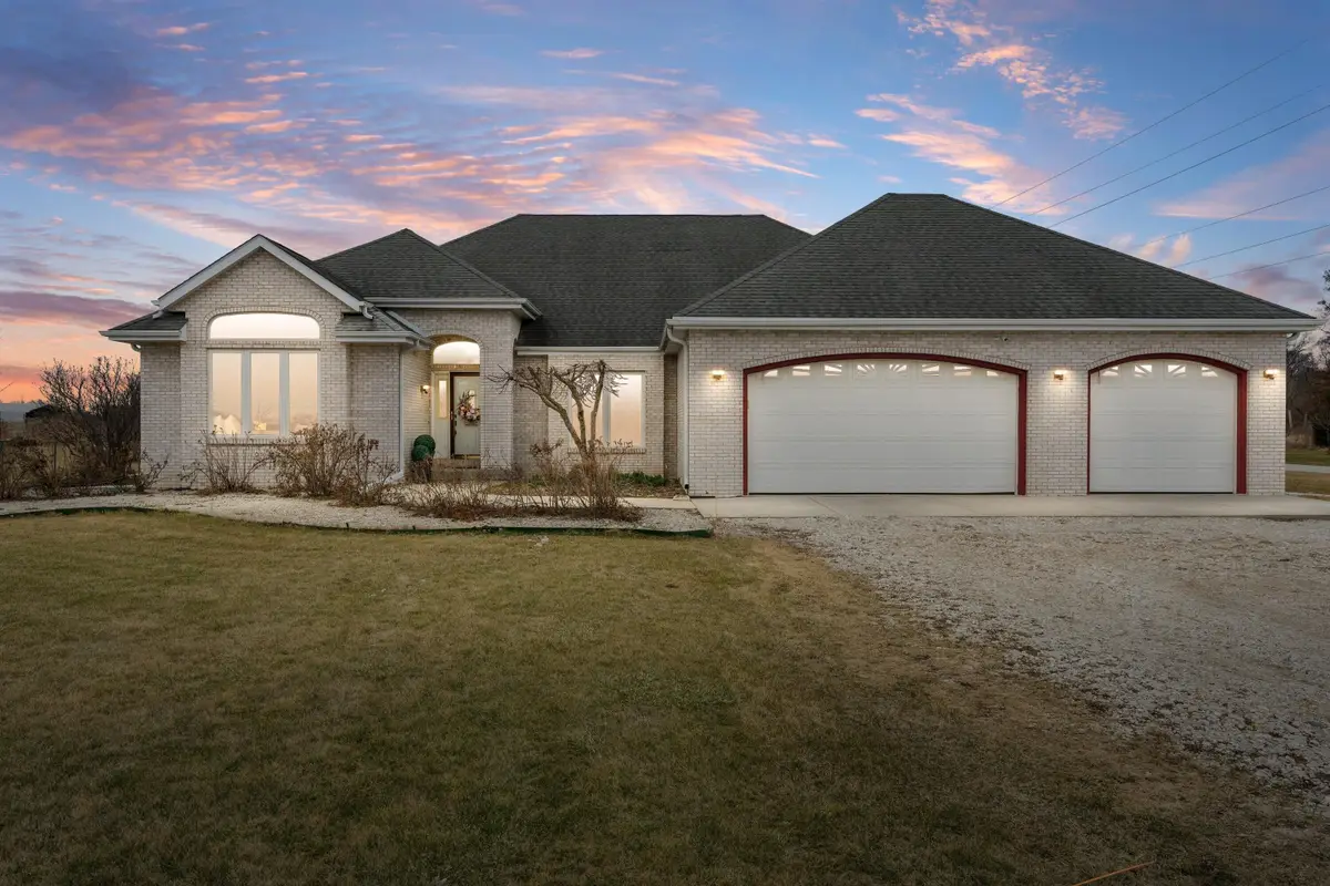 439 92nd St, Raymond, WI 53126 - #1