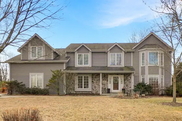 N52W16073 Bette Dr, Menomonee Falls, WI 53051