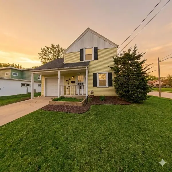 165 N Elmwood Ave, Burlington, WI 53105