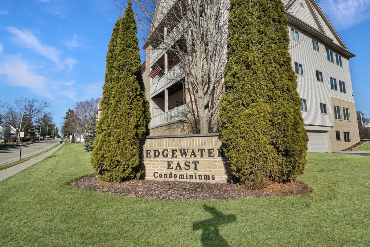 223 Fifth St, Hartford, WI 53027 - #1