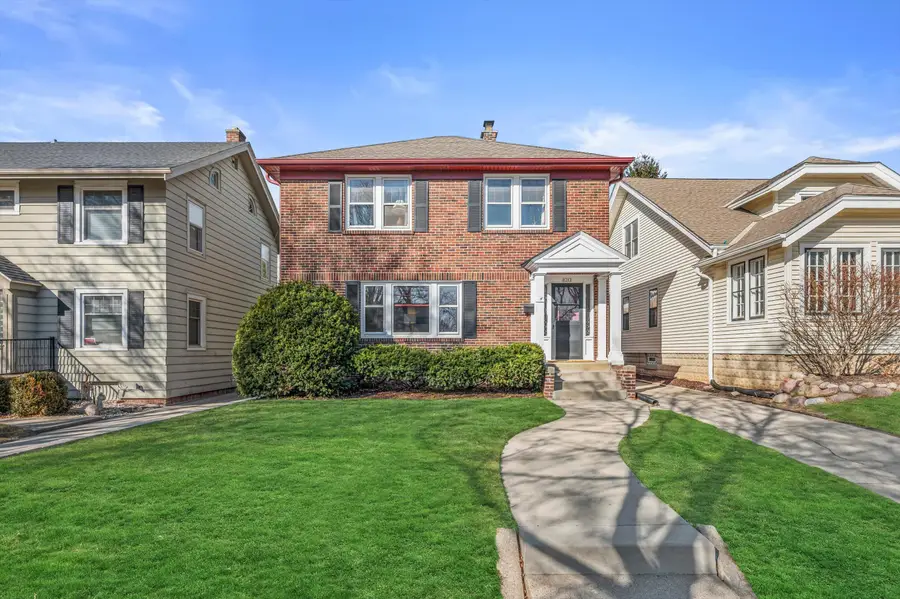 8202 W Woodland Ave, Wauwatosa, WI 53213 - #2