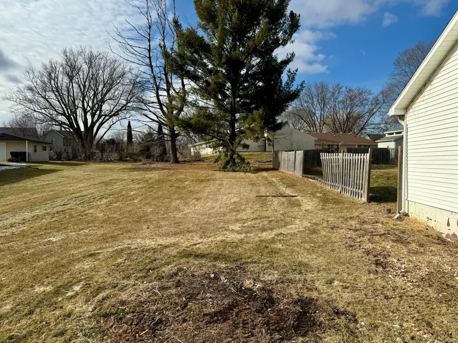 205 Juneau St, Lowell, WI 53557 - #2