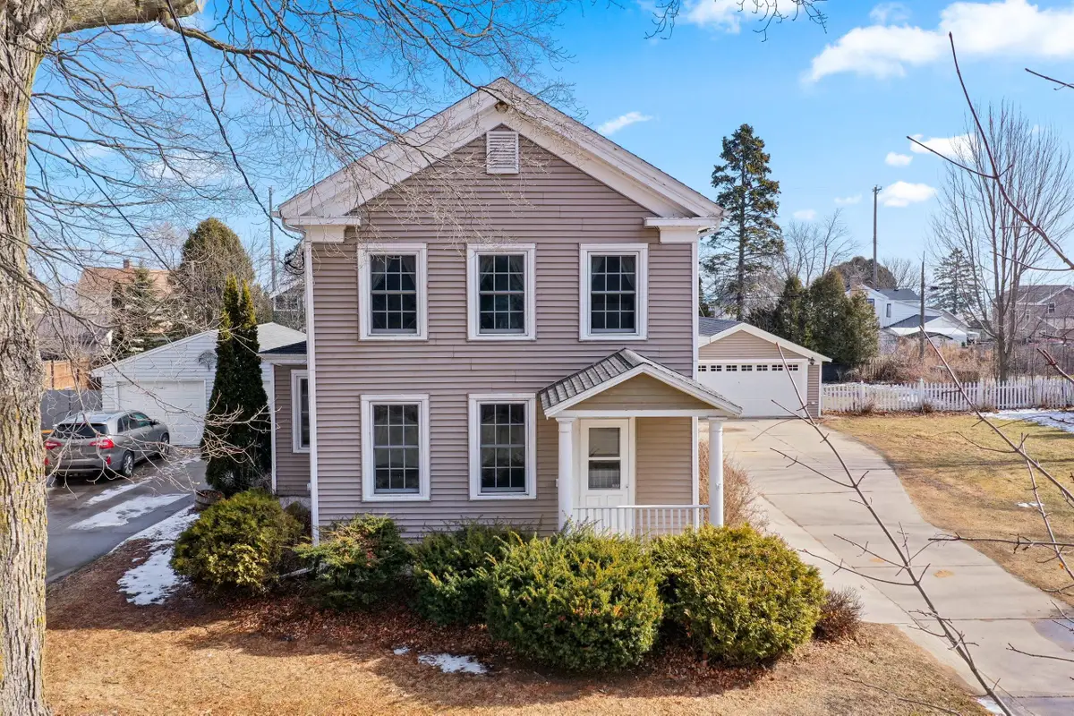 523 N 5th St, Manitowoc, WI 54220 - #1