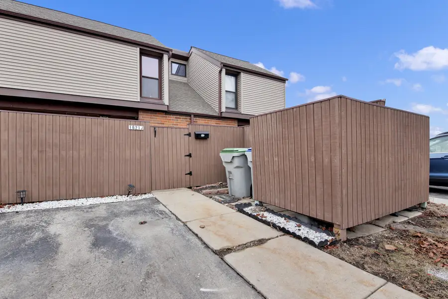 1621 W Edgerton Ave, Milwaukee, WI 53221 - #3