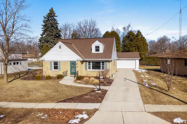 2014 Markham St, Manitowoc, WI 54220