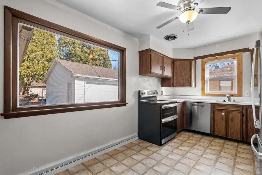 2014 Markham St, Manitowoc, WI 54220 - #3