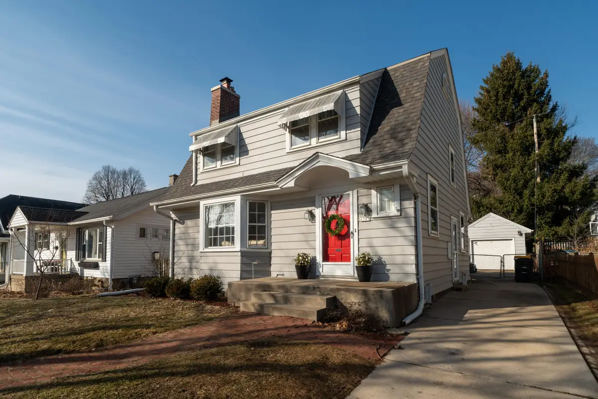 1753 Underwood Ave, Wauwatosa, WI 53213 - #1