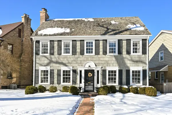 622 E Lexington Blvd, Whitefish Bay, WI 53217