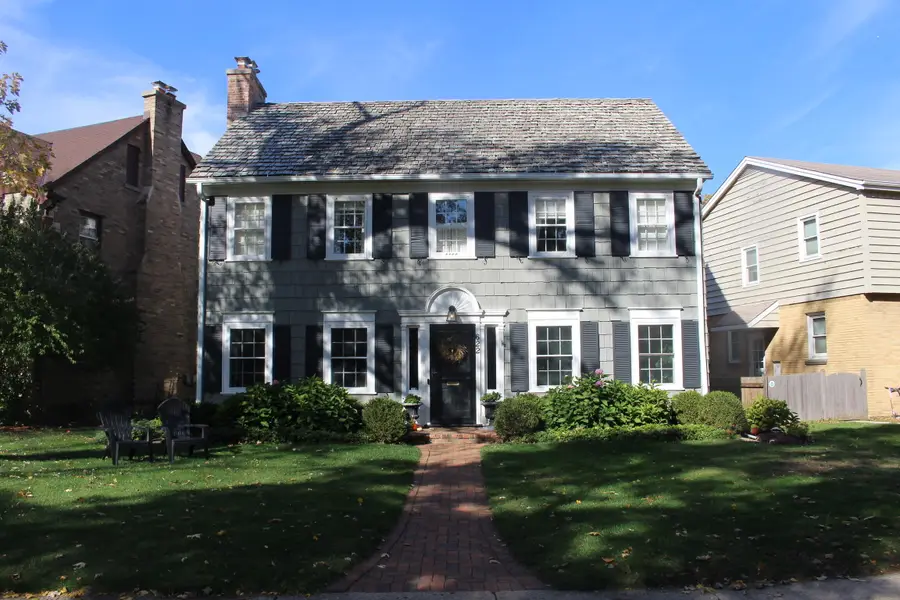 622 E Lexington Blvd, Whitefish Bay, WI 53217 - #2