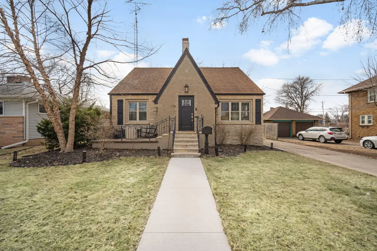 176 15th St, Fond Du Lac, WI 54935 - #1