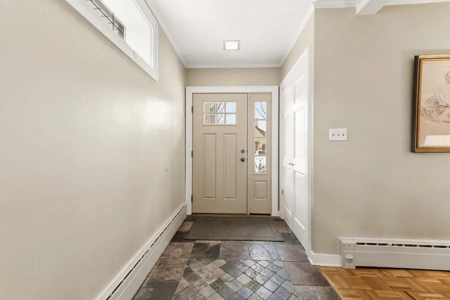 722 E Carlisle Ave, Whitefish Bay, WI 53217 - #2