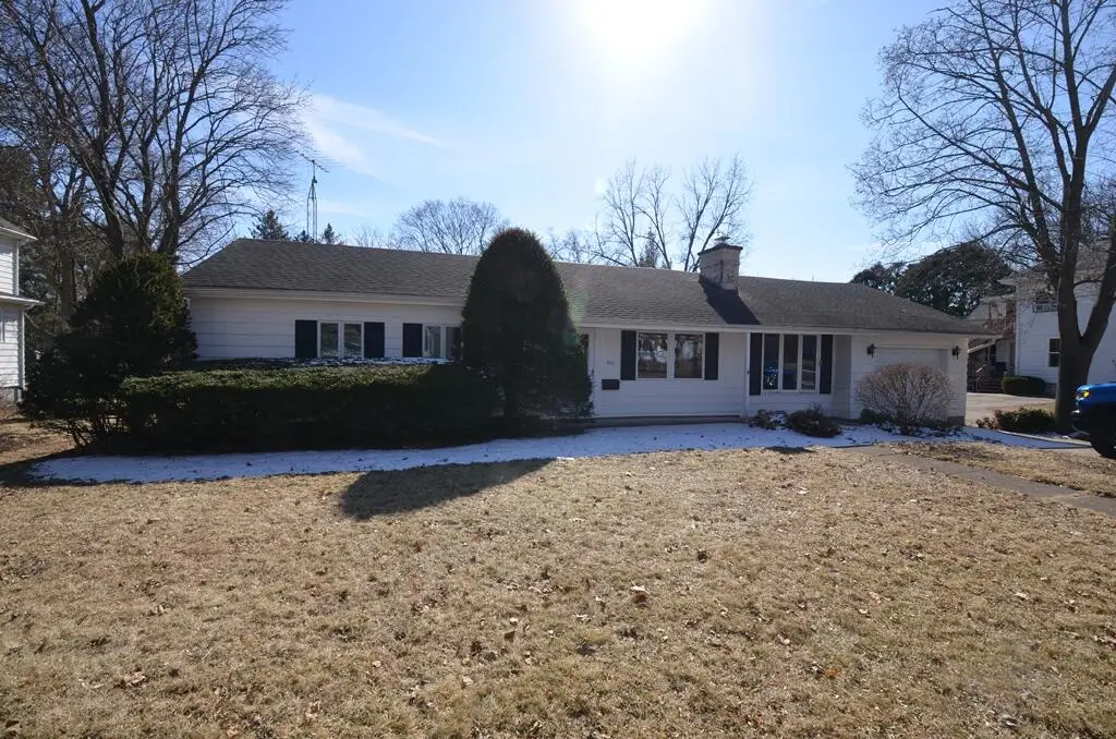 951 W Walworth Ave, Whitewater, WI 53190 - #1