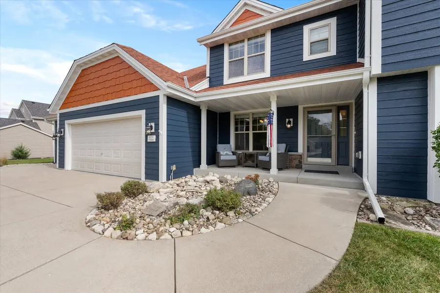 W273N2420 Arlington Ct, Pewaukee, WI 53072 - #3