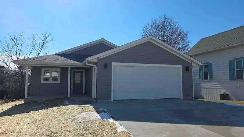 313 Forest Ave, Plymouth, WI 53073 - #1