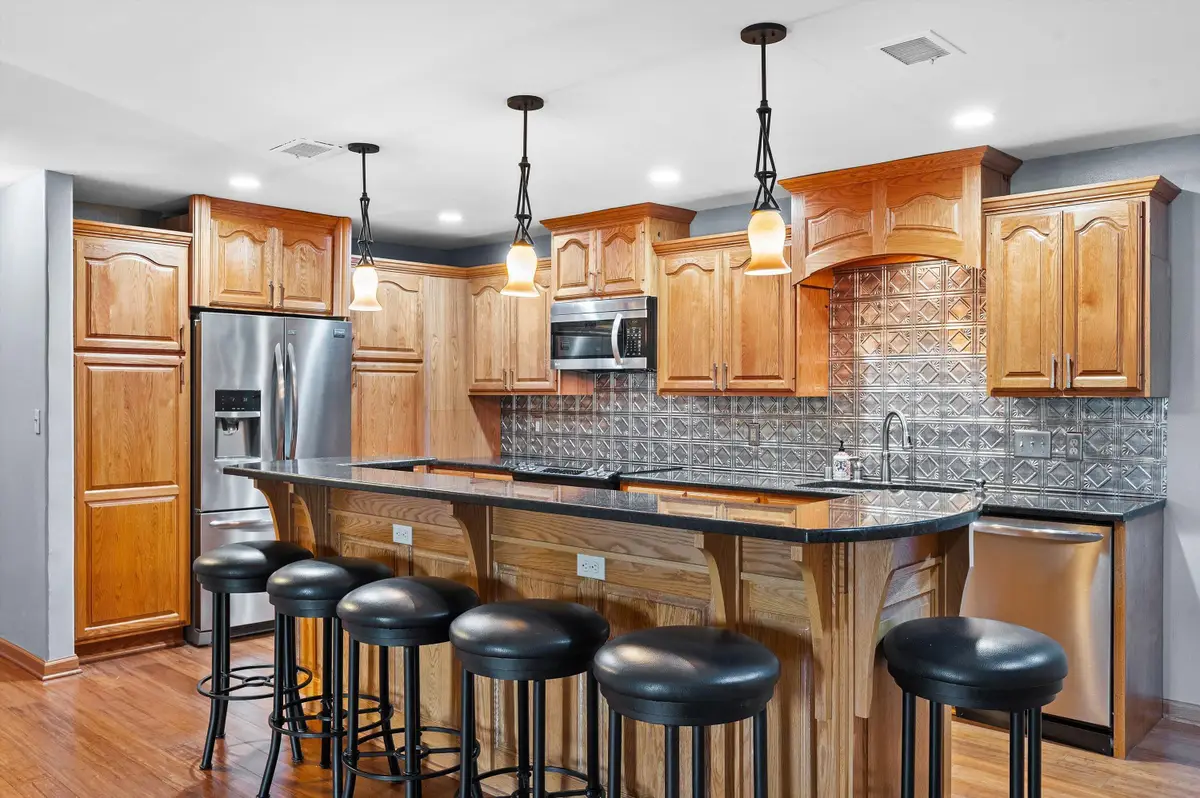 321  E Park Hill Dr, Pewaukee, WI 53072 - #1