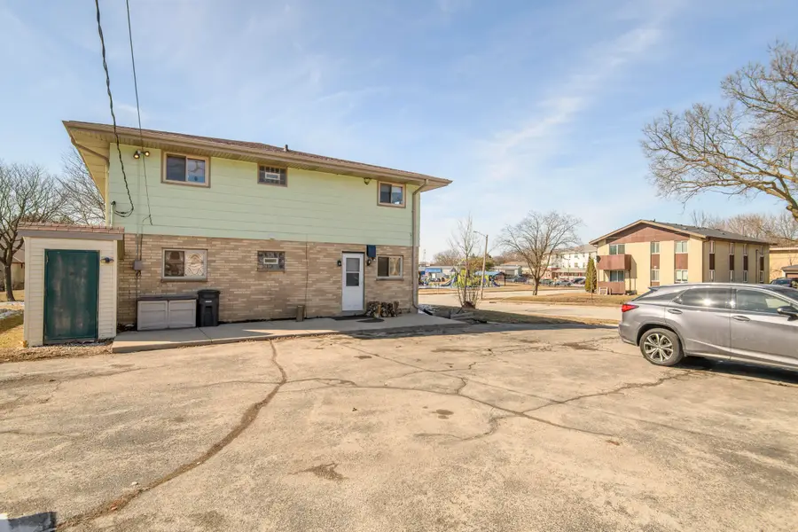 325 Sentinel Dr, Waukesha, WI 53189 - #2