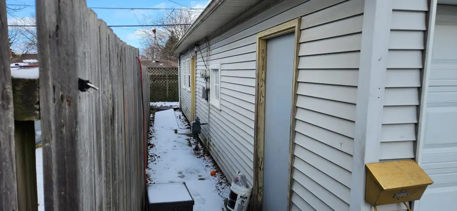 1115 Perry Ave, Racine, WI 53406 - #3