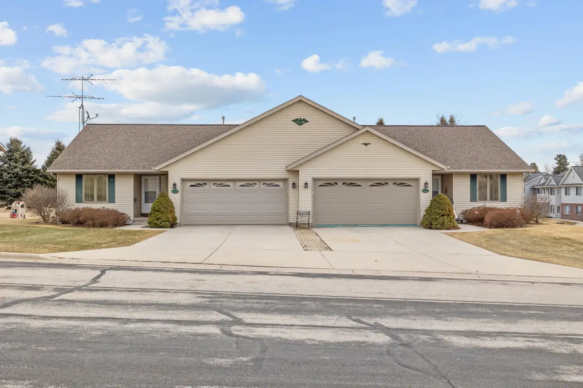 1105 Linden St, Cleveland, WI 53015 - #1