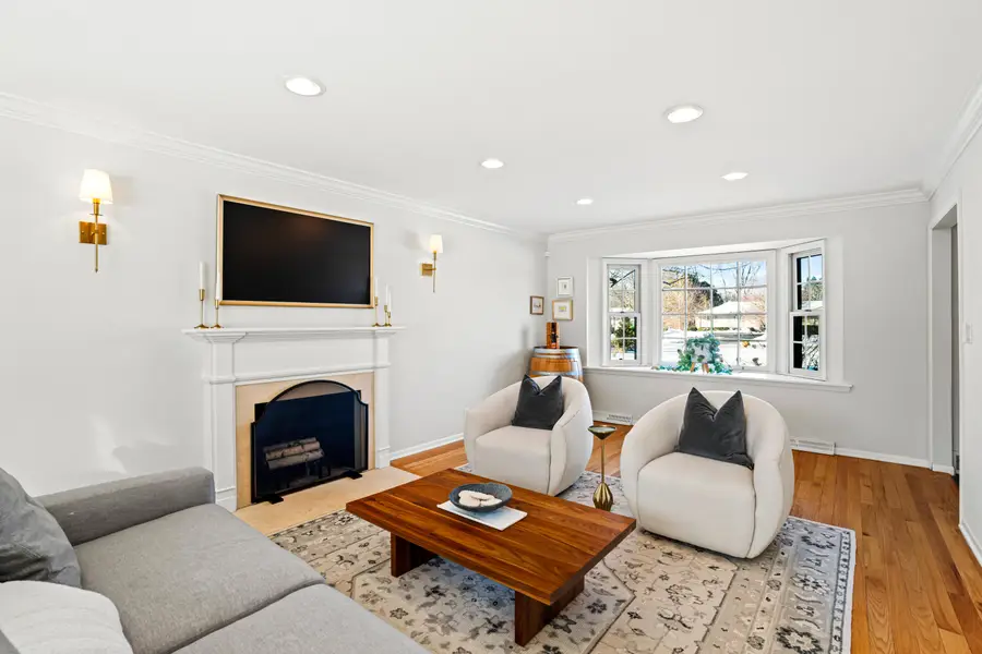 9062 N Lake Dr, Bayside, WI 53217 - #2