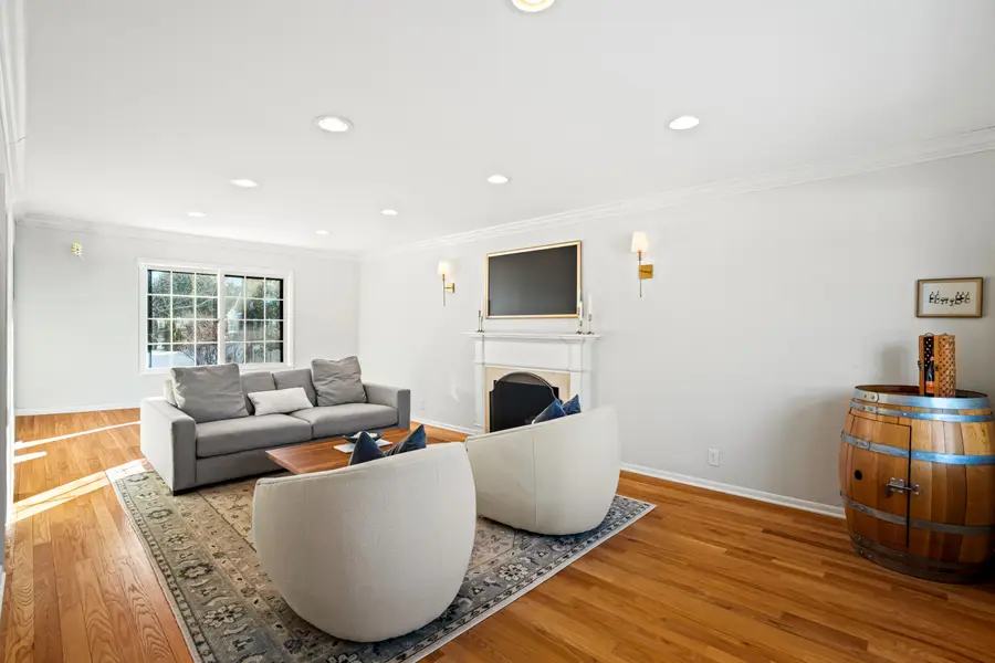 9062 N Lake Dr, Bayside, WI 53217 - #3