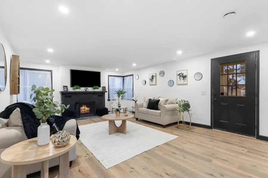 W156N8813 Pilgrim Rd, Menomonee Falls, WI 53051 - #2