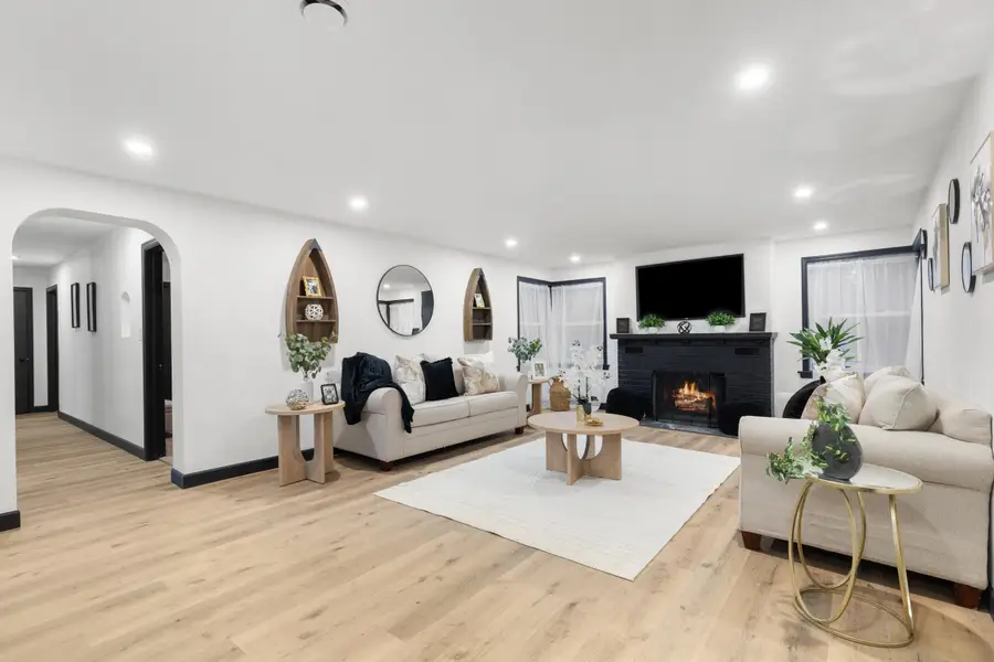 W156N8813 Pilgrim Rd, Menomonee Falls, WI 53051 - #3