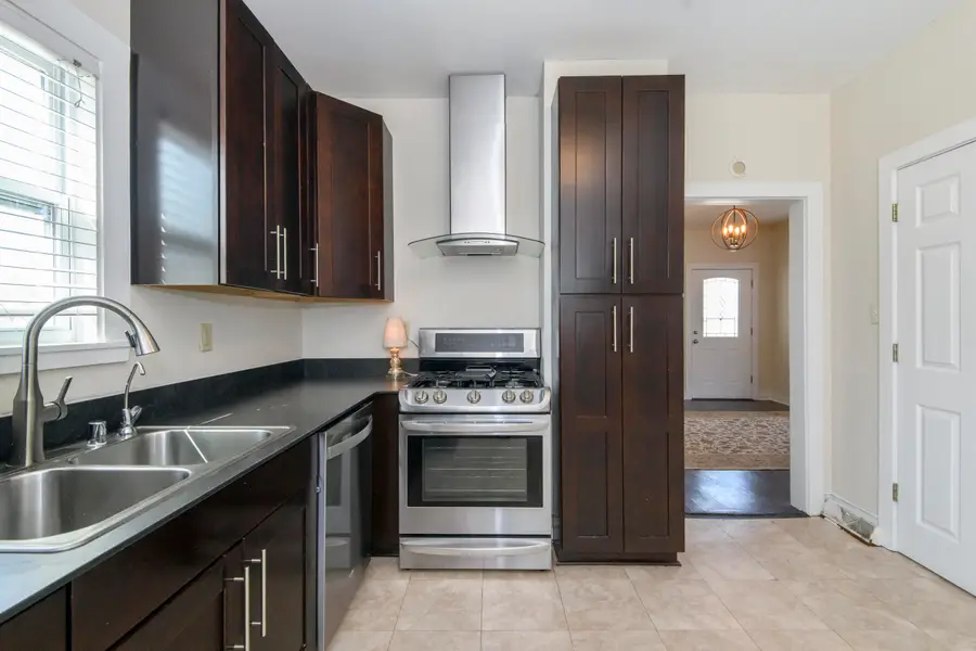 821 E Main St, Waukesha, WI 53186 - #2