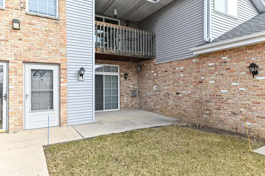 401 W Aspen Dr, Oak Creek, WI 53154 - #2