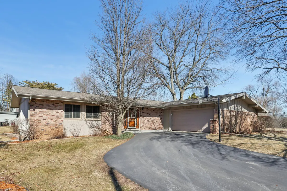 33810 Lynn Ln, Burlington, WI 53105 - #1