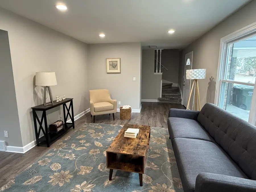 439 W Mall Rd, Glendale, WI 53217 - #3