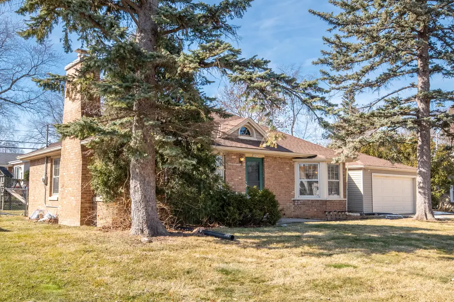 3247 N Knoll Blvd, Wauwatosa, WI 53222 - #2