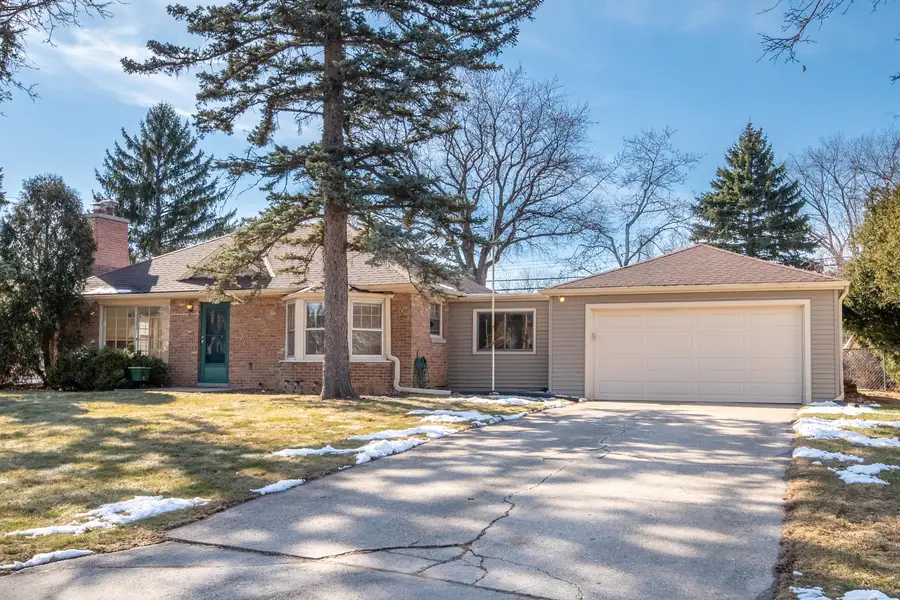 3247 N Knoll Blvd, Wauwatosa, WI 53222 - #3