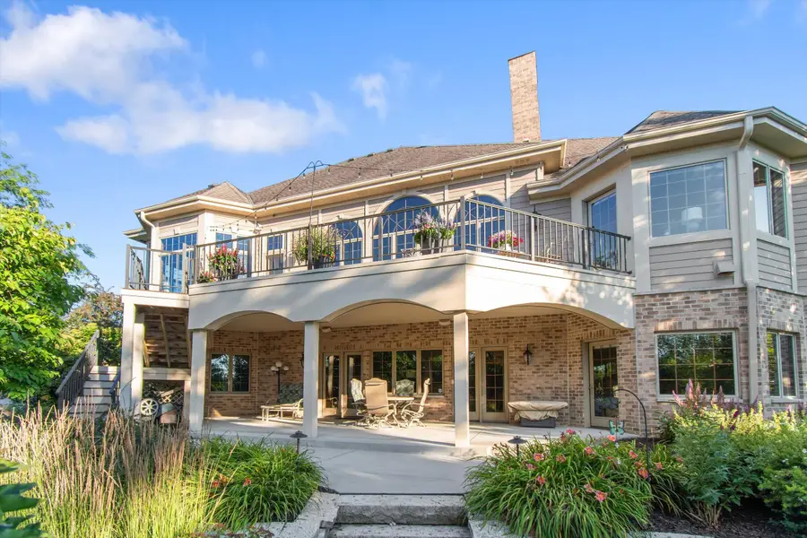 1240 Mary Hill Cir, Hartland, WI 53029 - #2