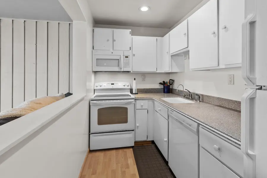 92 Red Chimney Rd, Geneva, WI 53147 - #3