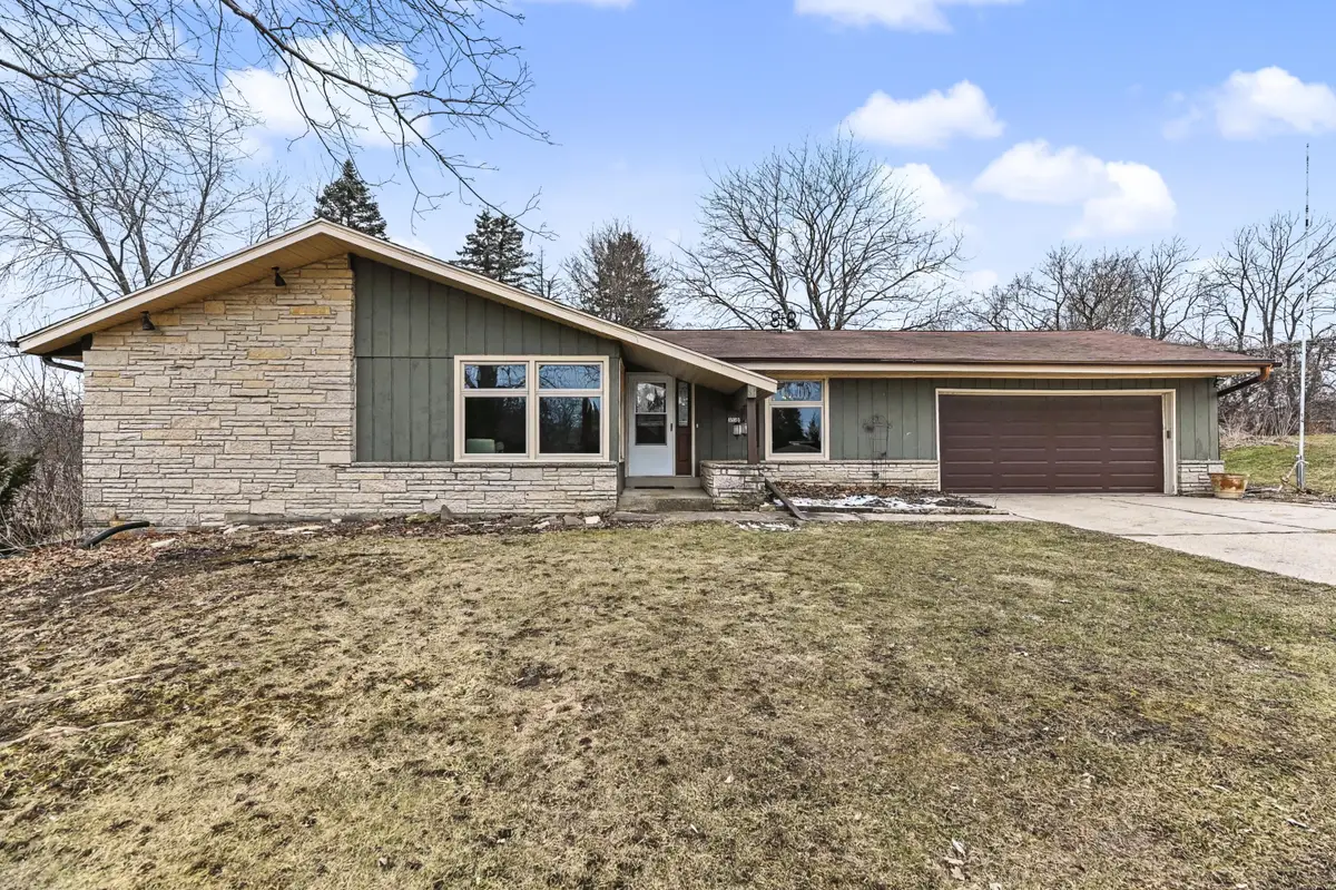 3355 S Cari Adam Dr, New Berlin, WI 53146 - #1