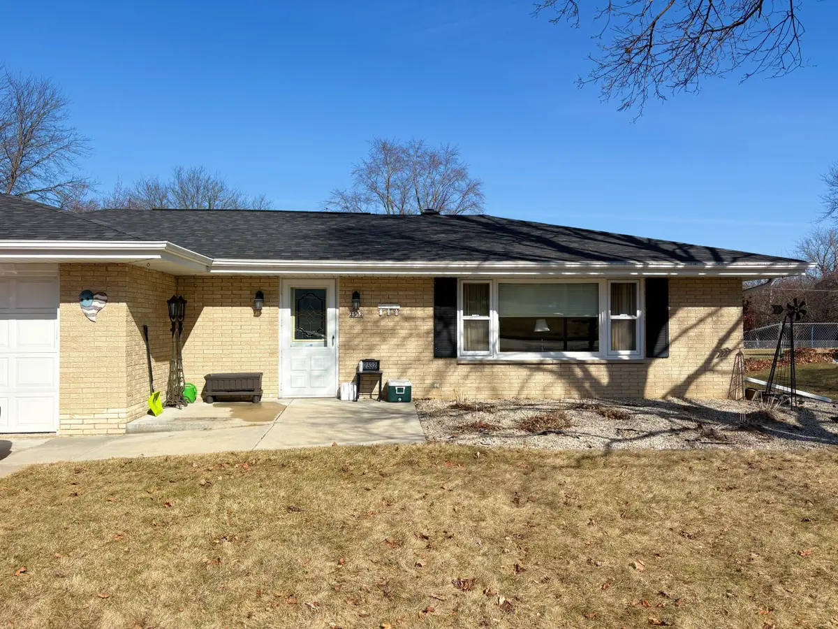 2532 S Seymour Pl, West Allis, WI 53227 - #1