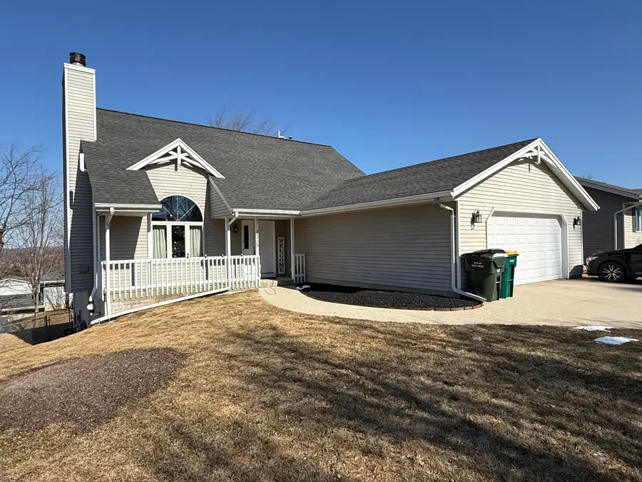 1318 Jefferson St, West Bend, WI 53090 - #2