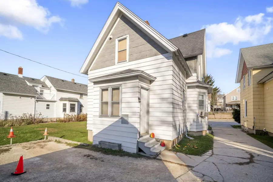 1047 W Washington St, West Bend, WI 53095 - #2