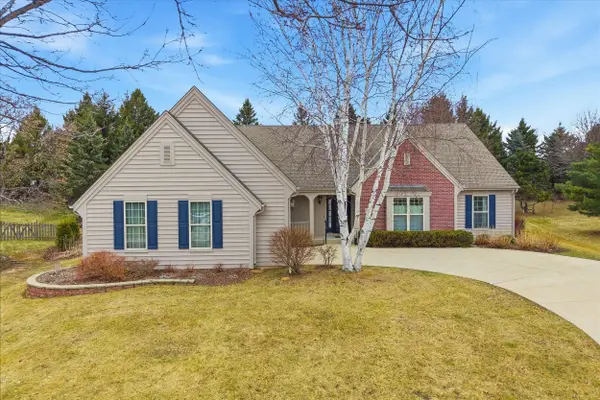 446 W Bridge Ct, Grafton, WI 53024