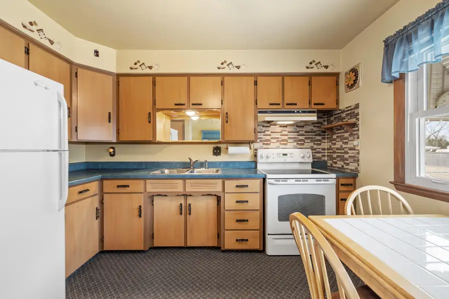 510 Roosevelt St, Fond Du Lac, WI 54935 - #2