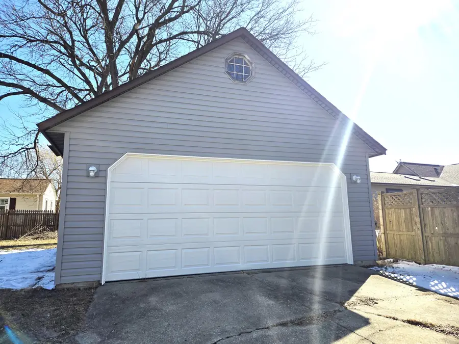 252 E Washington St, Jefferson, WI 53549 - #3