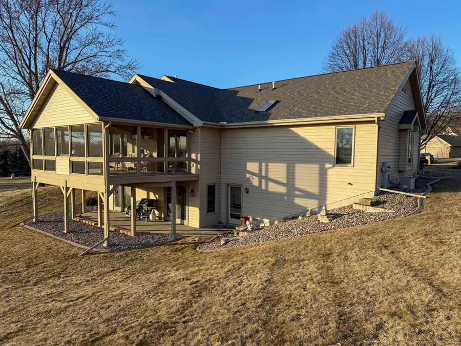 18 Ridgewood Ct, Fond Du Lac, WI 54937 - #2