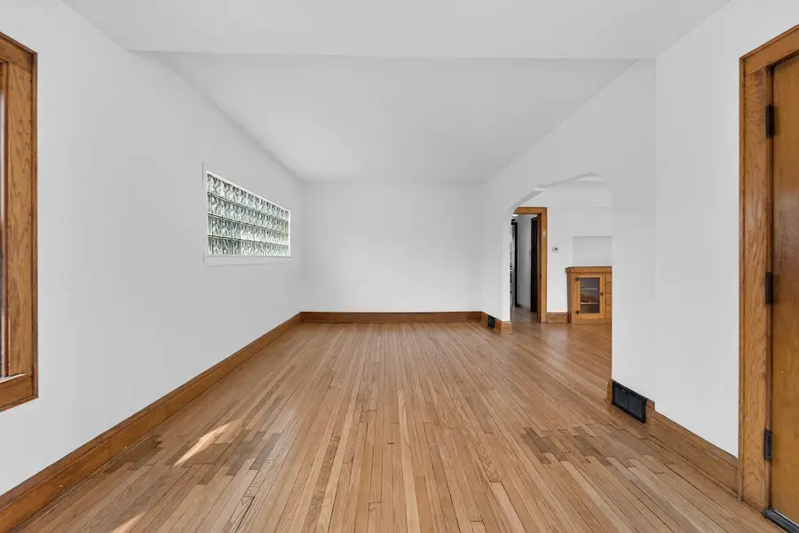 2316 E Malvern Pl, Milwaukee, WI 53207 - #3