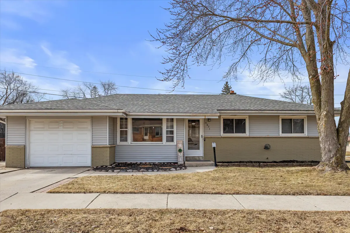 4871 N 108th St, Milwaukee, WI 53225 - #1