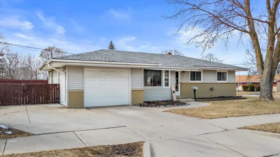 4871 N 108th St, Milwaukee, WI 53225 - #3