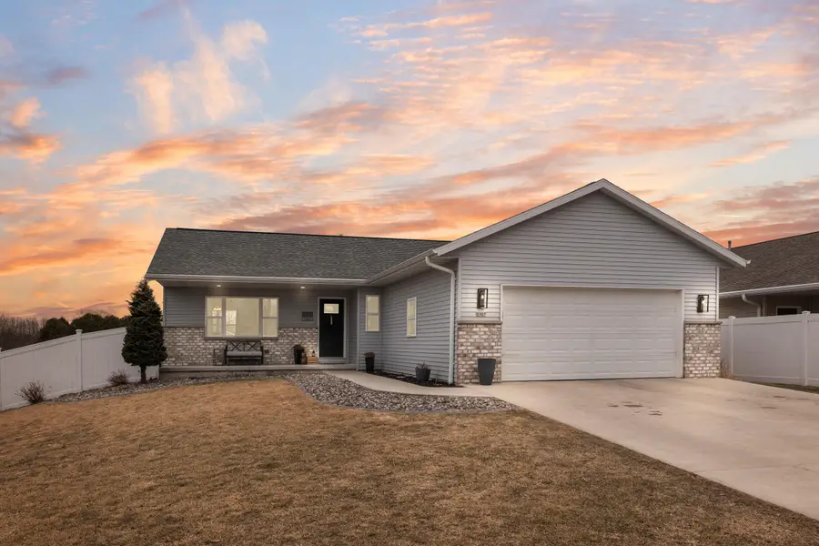 2307 S 21st St, Manitowoc, WI 54220 - #2